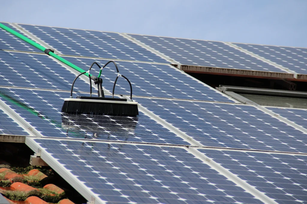 zonnepannelen Zonnepanelen reinigen met osmose
